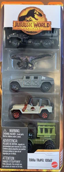 Boîte de jouets Matchbox Jurassic World Dominion Terra Travel Squad HMH28 contenant cinq véhicules et un dinosaure dans l'emballage plastique.