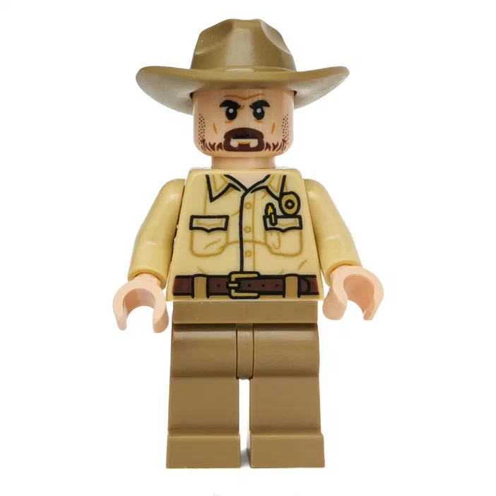 Minifigurine LEGO masculine avec une barbe brune portant un large chapeau beige, une chemise boutonnée et des pantalons de couleur sable.