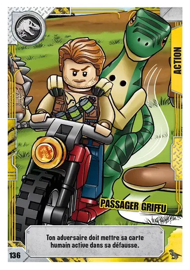 Carte de jeu LEGO Jurassic World montrant une figurine d'homme sur une moto avec un dinosaure vert derrière lui, intitulée 'Passager griffu'.