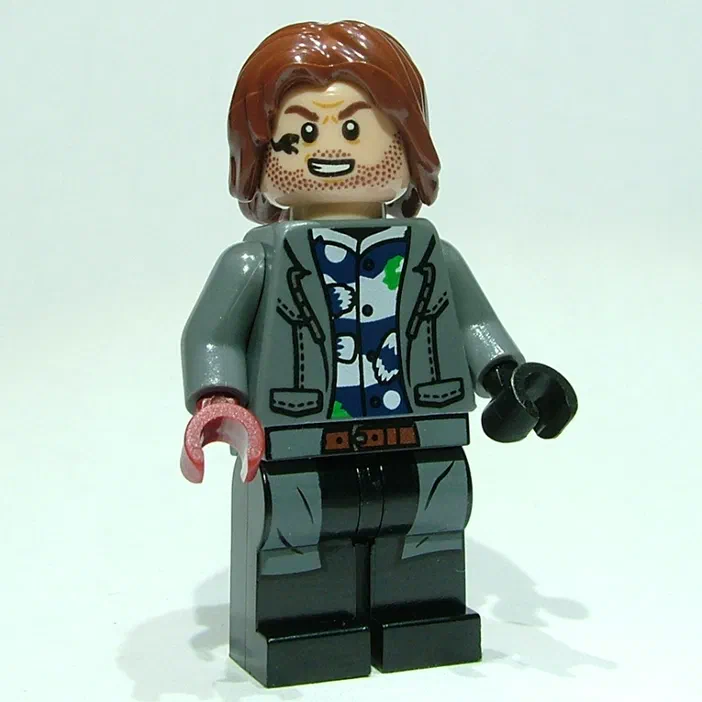 Minifigurine LEGO aux cheveux bruns et barbe portant une veste grise sur un t-shirt bleu à motifs, les bras écartés tenant un crochet rouge.