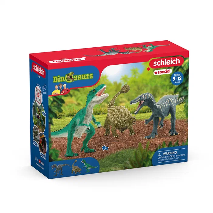 Boîte de jeu Schleich Dinosaurs n°72203 montrant un trio de dinosaures en action : un Allosaurus vert, un Stegosaurus et un autre prédateur gris dans une scène d'attaque.