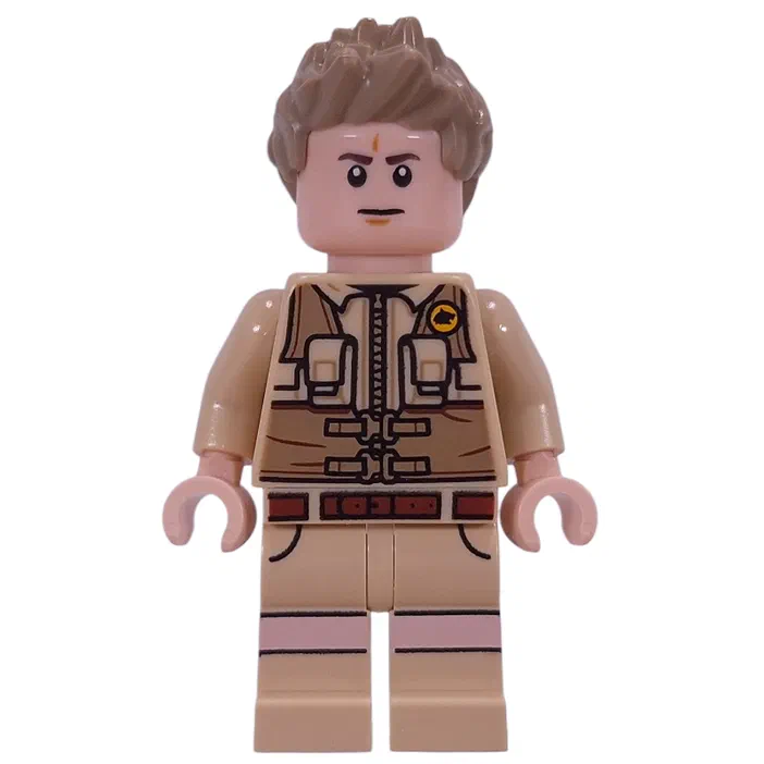 Minifigurine LEGO Jurassic World avec une tenue de safari beige et un badge jaune sur la poitrine.