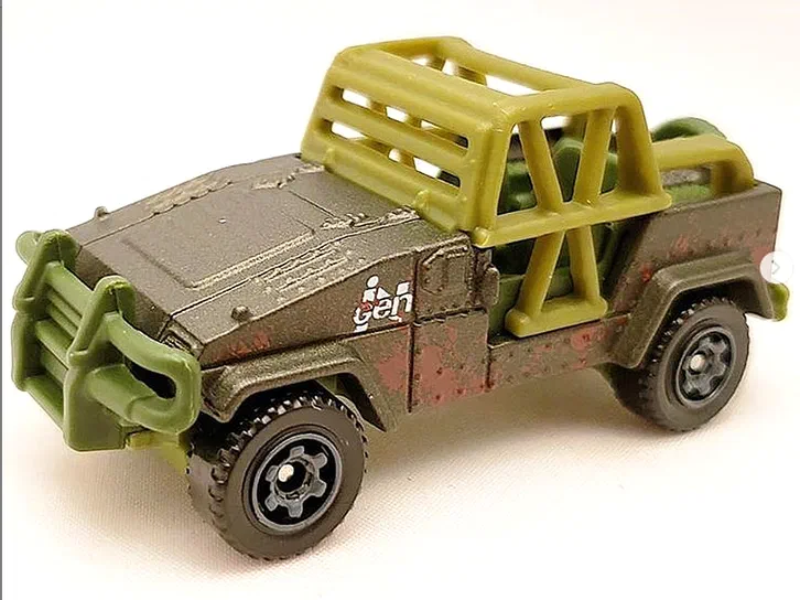 Puce Matchbox InGen 4x4 de la série Jurassic World (2019), avec un châssis marron et des détails verts.
