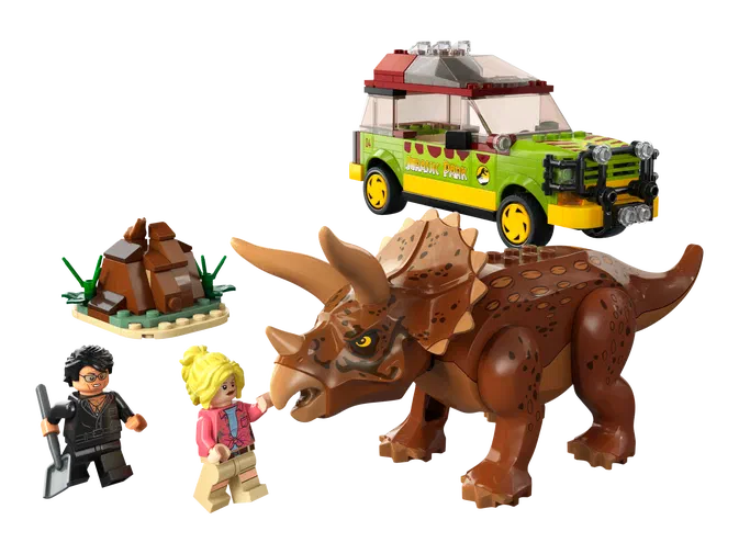 Ensemble de figurines LEGO Jurassic World incluant un Tricératops, une voiture et deux personnages.