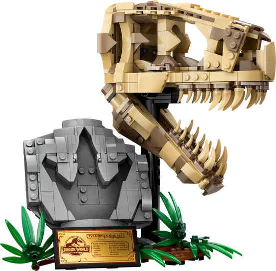 Un modèle de dinosaure T-Rex en briques LEGO, avec une plaque indiquant 'Jurassic World' et des plantes vertes autour.