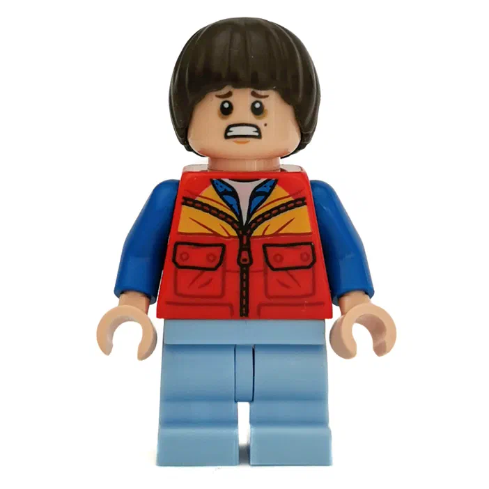 Minifigurine LEGO de Stranger Things avec une veste rouge et un visage inquiet