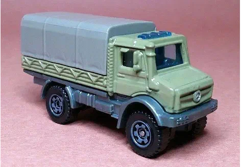 Couverture de Mercedes-Benz Unimog U5023 - Jurassic World Dominion