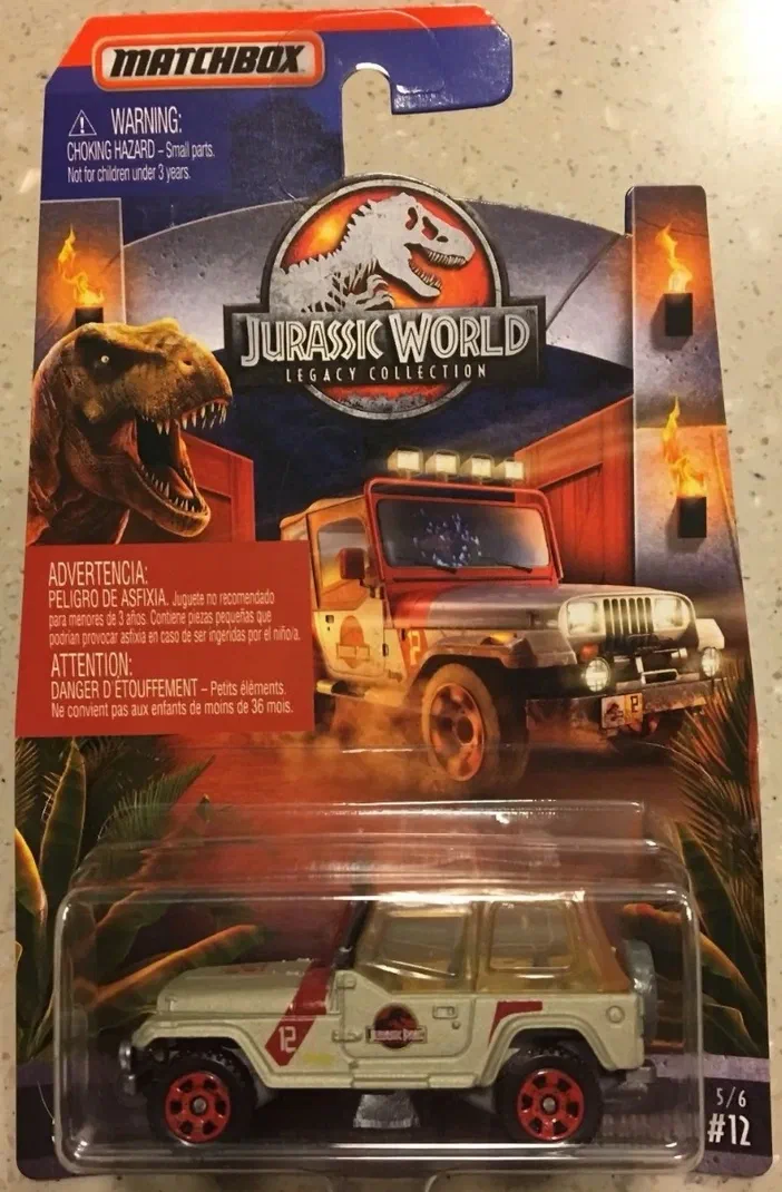 Packaging Matchbox de la collection Jurassic World Legacy Collection montrant une Jeep Wrangler beige avec un toit souple et des jantes rouges.