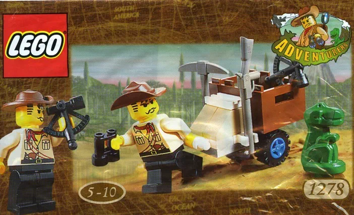 Emballage du set LEGO 1278 Johnny Thunder et Baby T avec deux minifigurines explorateurs, un véhicule tout-terrain et une dinosaure verte.