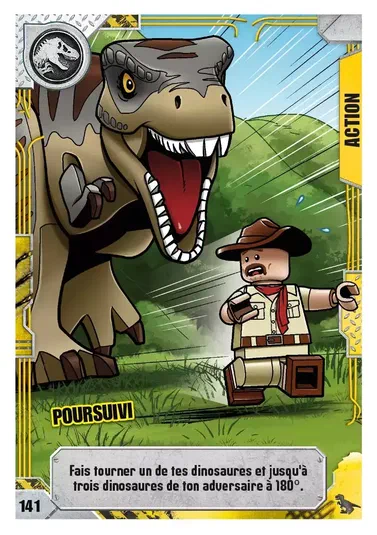 Carte de jeu LEGO Jurassic World : un dinosaure poursuit un personnage dans une prairie.