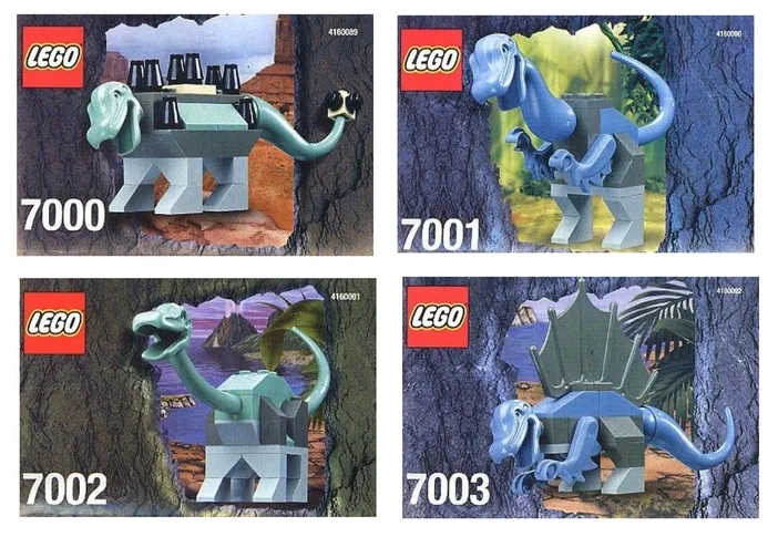 Image de couverture du kit LEGO Dinosaures K7000 montrant quatre dinosaures en briques : un Tricératops (n°7001), un Brachiosaure (n°7002) et deux autres modèles, avec le logo LEGO.