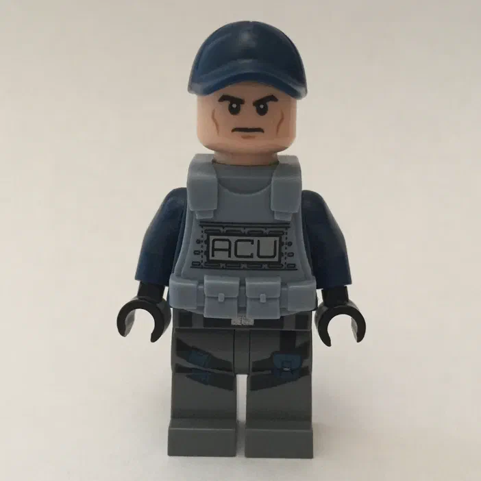 Minion de Lego représentant un soldat ACU avec une armure bleu sable et un casque bleu foncé.