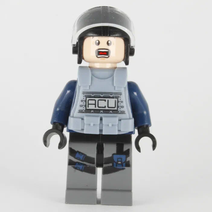 Minifigurine de soldat ACU avec armure bleu sable, expression effrayée