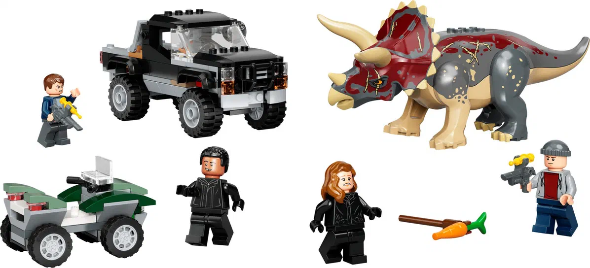Ensemble de pièces LEGO Jurassic World incluant un Triceratops, une camionnette noire et des personnages.