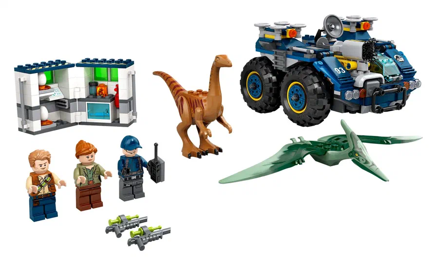 Ensemble de construction LEGO Jurassic World : un véhicule bleu, une dinosaure Gallimimus et un Pteranodon vert.