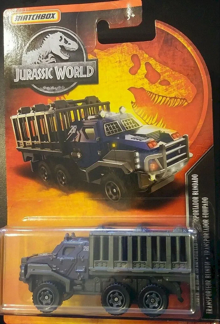 Packaging Matchbox Armored Action Transporter Jurassic World avec le véhicule gris dans la fenêtre transparente