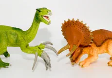 Couverture de Petits Triceratops et Therizinosaurus