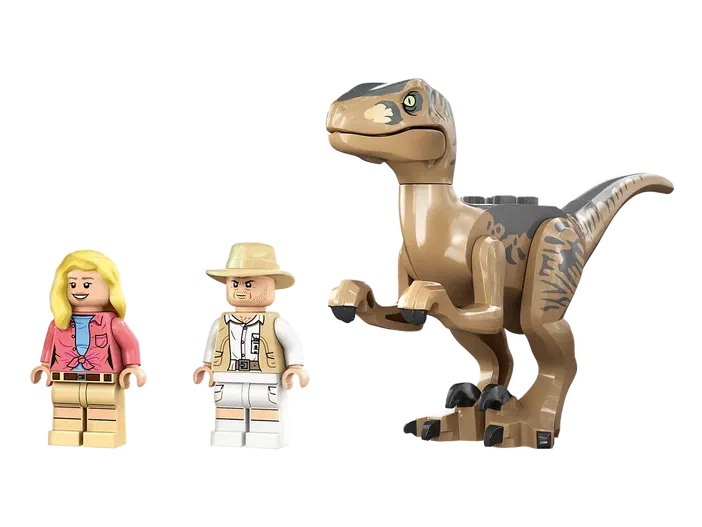 Les minifigs d'Ellie Sattler et de Robert Muldoon aux côtés du Velociraptor inclus dans la boîte LEGO Jurassic World.