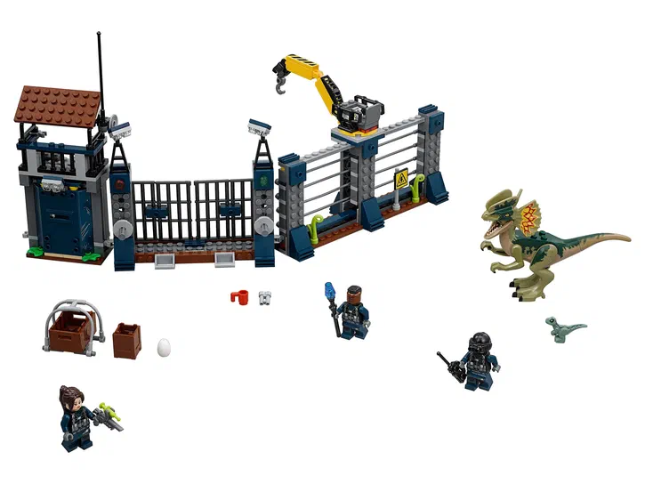 Ensemble de construction LEGO Jurassic World : Dilophosaurus Outpost Attack avec une tour de garde, des grilles, un dinosaure et trois personnages.