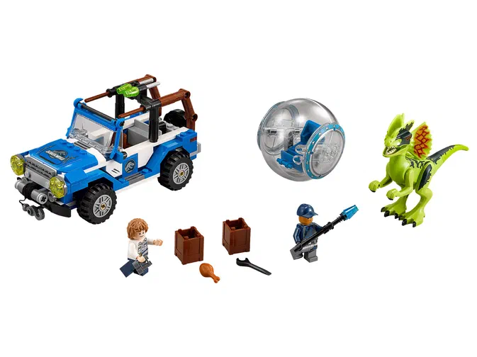 Ensemble de construction LEGO Jurassic World : véhicule bleu et blanc avec un dinosaure Dilophosaurus vert, deux personnages minifigures, une sphère transparente et divers accessoires.